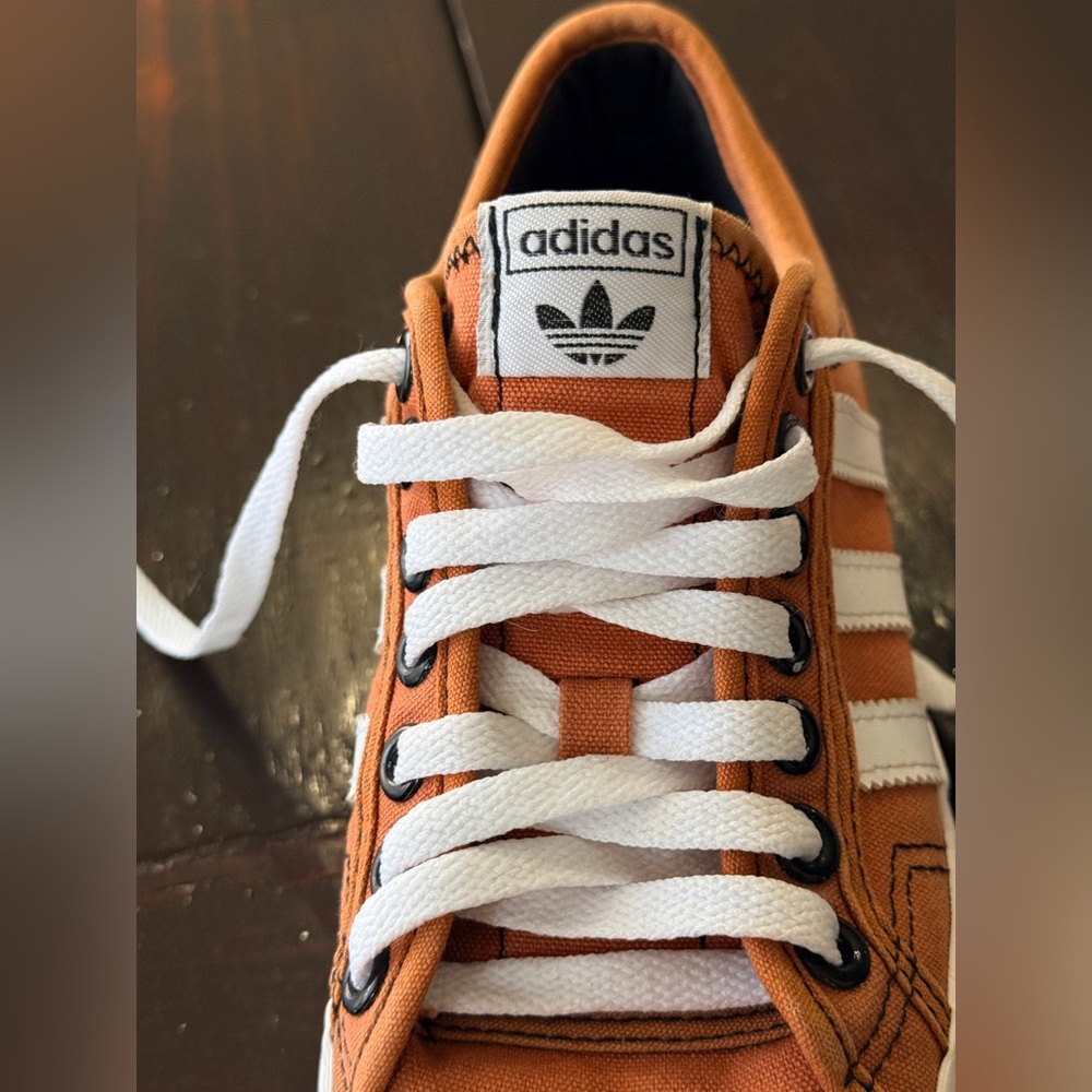 Adidias EUC Nizza low top platform
In orange canvas w/rubber toe
Woman’s size 8 - Picture 4 of 9